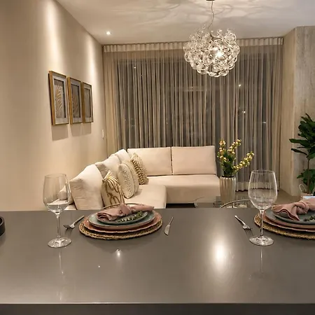 Mistral Exclusive Oceanfront With Balcony Apartamento